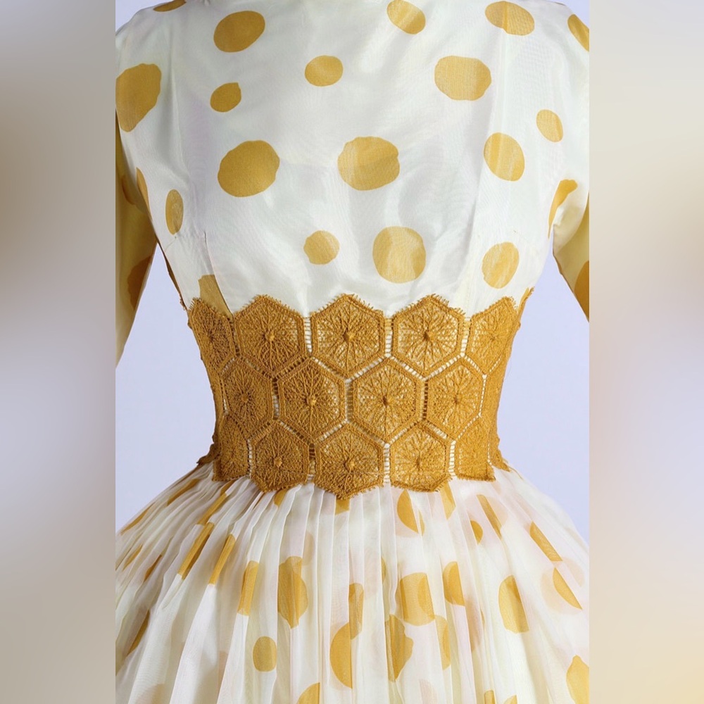 Vintage 1950s honeycomb cocktail Dress - Picture 3 of 5